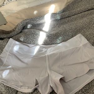 White lululemon speed up shorts 2.5 inch